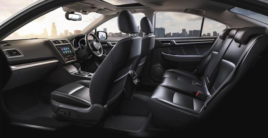 Интерьер Subaru Liberty 3.6R 2018 года  (фото 3 из 11)